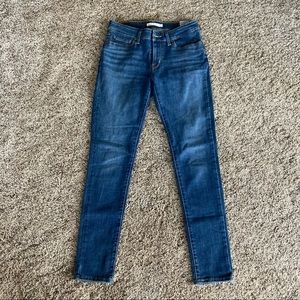 Levi’s 711 Skinny Jean 27